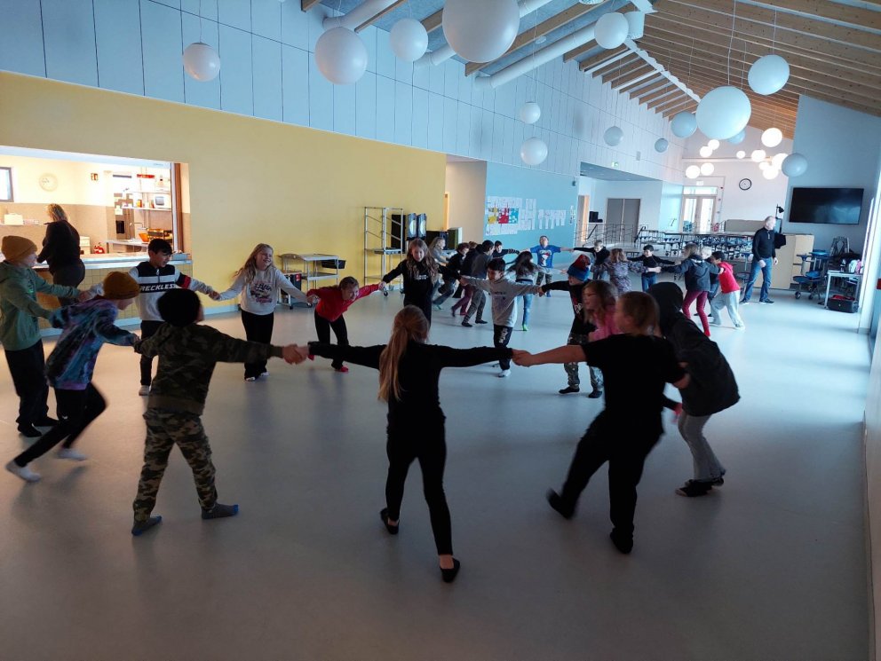 Danssýning á morgun