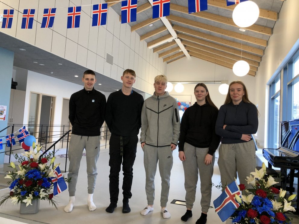 Lið skólans 2022 fyrir brottför, á myndina vantar Júlíu Jöru