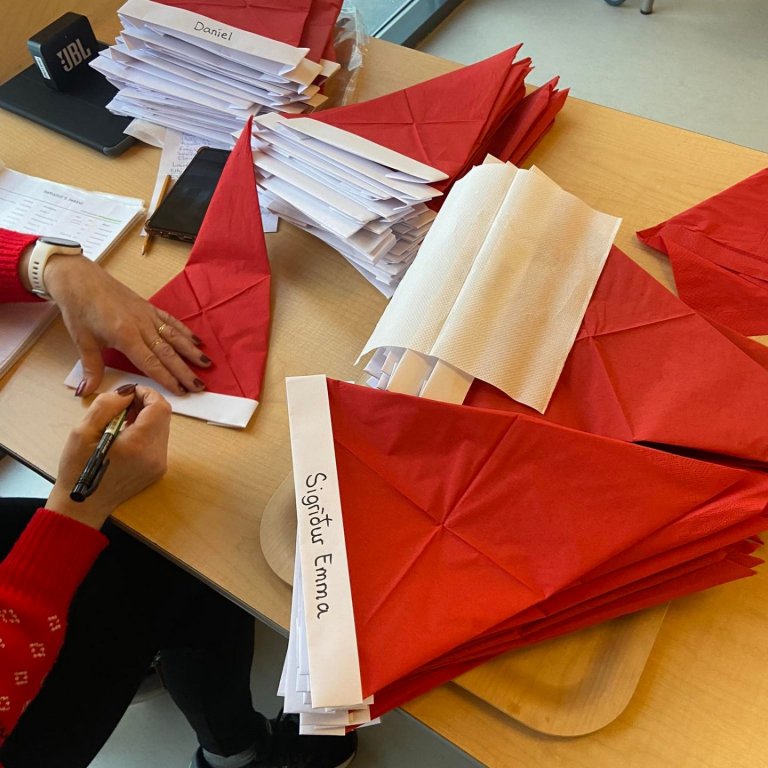 Litlu jólin á morgun